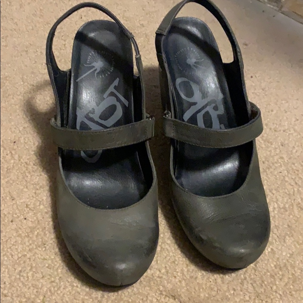Otot wedge shoes